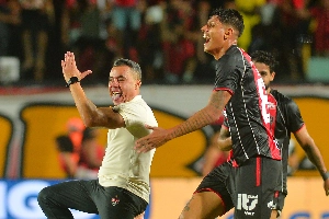 ge - Vitória reencontra o Athletico-PR dois meses depois de virada épica