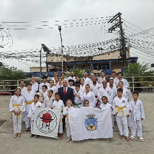 ge - Equipe petropolitana conquista 29 medalhas no Campeonato Carioca de Karatê e fica em 2º lugar geral