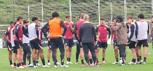ge - Intervenções e conversas com o grupo: como foi o primeiro treino de Seedorf no Corinthians