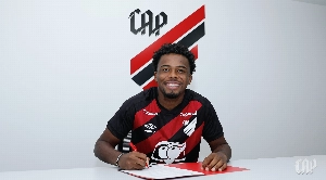 ge - Athletico assina primeiro contrato profissional com artilheiro da base