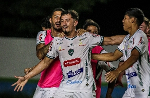 ge - Maycon celebra gol que tira jejum de cinco jogos do Manaus: 