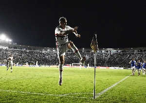 ge - Atuações do São Paulo: Luciano faz gol, mas sistema defensivo falha na derrota de virada; dê suas notas