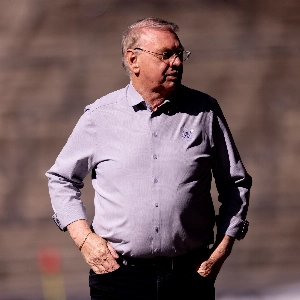 ge - Corinthians paga um dos meses de direitos de imagem atrasados, mas ainda tem dívidas com elenco