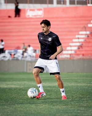 ge - Com fraturas no nariz, Sanchez só fará cirurgia ao fim da Série B