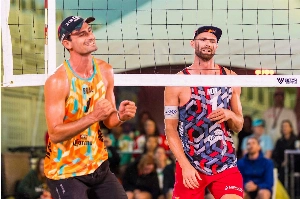 ge - Noruegueses vencem o Brasil no Circuito Mundial de vôlei de praia e comemoram à la remada viking