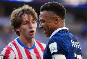 ge - Deschamps diz que Mbappé não se abalou com ataque racista: 