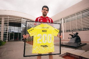 ge - Rossi entra no top 10 dos goleiros que mais defenderam o Flamengo e é amuleto no clássico com Vasco