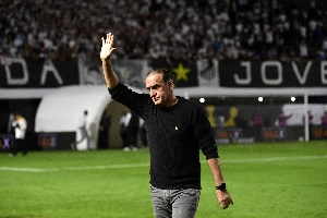 ge - Cuca valoriza empate do Santos no clássico e minimiza discussão com Gabigol: 