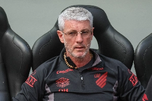 ge - Odair celebra repertório do Athletico e desabafa sobre faltas em Viveros: 