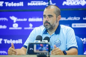 ge - Negociação com Kleina se arrasta, e Bonatelli busca opções no mercado para treinar o CSA