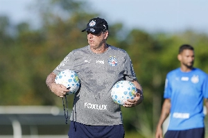 ge - Desfalque contra o Flamengo, Ceni vai cumprir suspensão pela 1ª vez no Bahia: 