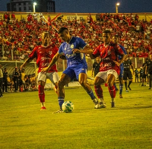 ge - Defesas iguais, aproveitamentos… os números de Confiança e Sergipe, finalistas do estadual