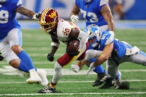 ge - NFL: Com recepção incrível, jogador dos Commanders rouba a cena contra os Lions pela pré-temporada