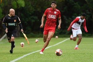 ge - Vitória negocia a contratação de Zé Vitor, destaque da Portuguesa no Paulistão