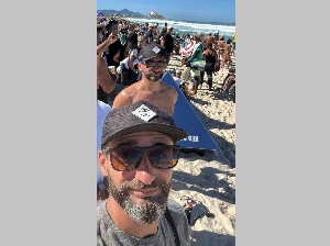 ge - De Florianópolis para Saquarema: irmãos gêmeos cruzam mais de mil quilômetros para acompanhar etapa do Mundial de Surfe