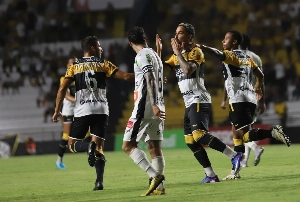 ge - Fica ou não? Executivo do Criciúma comenta situação de Jhonata Robert no clube
