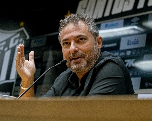 ge - Alexandre Mattos explica reunião com elenco do Santos e diz: 
