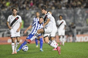 ge - Lucas Piton ultrapassa Alex Teixeira e se torna o atleta do elenco com mais assistências pelo Vasco
