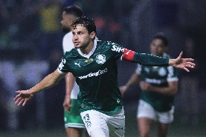 ge - Palmeiras parabeniza Veiga pelo aniversário; entenda situação do empréstimo do jogador