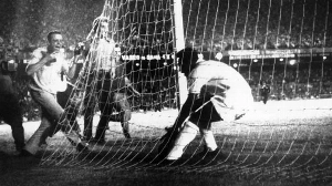 Terceiro Tempo - Milton Neves - Achados & Perdidos: Contra o Vasco, há 55 anos, Pelé marcava seu milésimo gol - Notícias - Terceiro Tempo