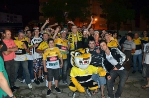 Terceiro Tempo - Milton Neves - Achados & Perdidos: Milton Neves acompanhando uma vitória do Criciúma em 2012 - Notícias - Terceiro Tempo