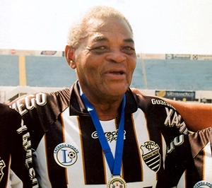 Terceiro Tempo - Milton Neves - Saudade: Há quatro anos morria Píter, grande marcador de Pelé - Notícias - Terceiro Tempo