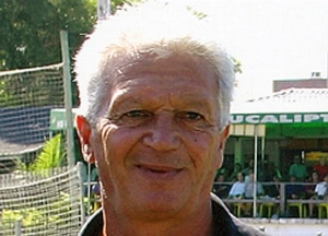 Terceiro Tempo - Milton Neves - Achados & Perdidos: Relembre de Flecha, ex-ponta do Grêmio e Bugre que nos deixava há quatro anos - Notícias - Terceiro Tempo