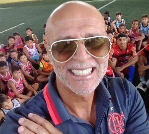 Terceiro Tempo - Milton Neves - Um dos mais habilidosos da camisa 11, Júlio César Uri Geller completa 70 anos - Notícias - Terceiro Tempo