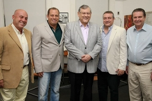 Terceiro Tempo - Milton Neves - Achados & Perdidos: Às vésperas da Copa de 2014, Milton Neves fez palestra na Sociedade Hípica de Campinas - Notícias - Terceiro Tempo