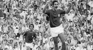 Terceiro Tempo - Milton Neves - Achados & Perdidos: Rivellino jogou uma vez pela Lusa e marcou um golaço de pé direito! - Notícias - Terceiro Tempo