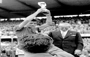 Terceiro Tempo - Milton Neves - Saudade: Há 12 anos morria Bellini, o capitão brasileiro na Copa de 58 - Notícias - Terceiro Tempo