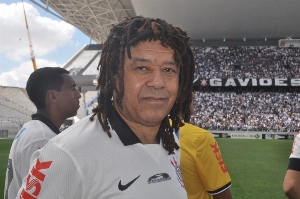 Terceiro Tempo - Milton Neves - Parabéns! Romeu Cambalhota completa 76 anos. Veja um golaço de bicicleta do ex-ponta do Timão! - Notícias - Terceiro Tempo