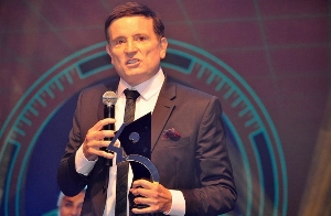 Terceiro Tempo - Milton Neves - No Dia do Repórter, relembre como foi Roberto Cabrini, então na Globo, noticiando a morte de Ayrton Senna - Notícias - Terceiro Tempo