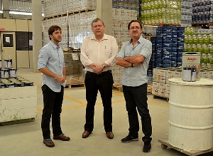 Terceiro Tempo - Milton Neves - Achados & Perdidos: O dia em que Milton Neves esteve em Criciúma visitando gigante do setor de tintas - Notícias - Terceiro Tempo