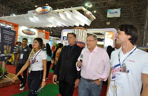 Terceiro Tempo - Milton Neves - Achados & Perdidos: Veja como foi Milton Neves 'parando' a Feicon, no Pavilhão do Anhembi - Notícias - Terceiro Tempo