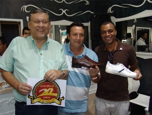 Terceiro Tempo - Milton Neves - Achados & Perdidos: O dia em que Milton Neves visitou a Couromoda, acompanhado de Neto e Denilson - Notícias - Terceiro Tempo