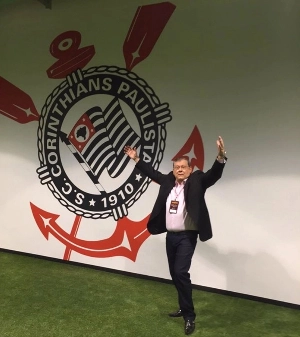 Terceiro Tempo - Milton Neves - Achados & Perdidos: O dia em que Milton Neves conheceu a então Arena Corinthians - Notícias - Terceiro Tempo