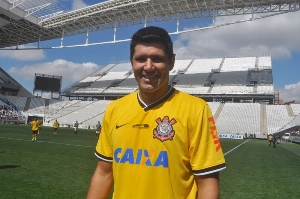 Terceiro Tempo - Milton Neves - Parabéns, Fábio Luciano! Ex-zagueiro do Timão e do Fla, completa 51 anos - Notícias - Terceiro Tempo