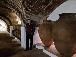Terceiro Tempo - Milton Neves - Achados & Perdidos: O dia em que Milton Neves conheceu a 'maternidade' do vinho Pêra-Manca, em Portugal - Notícias - Terceiro Tempo