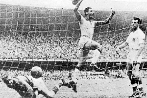Terceiro Tempo - Milton Neves - Achados & Perdidos: Há 66 anos, no Maracanã, o dia em que vaias foram substituídas por aplausos a Julinho Botelho - Notícias - Terceiro Tempo