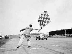 Terceiro Tempo - Milton Neves - Olhos no retrovisor: Há 76 anos, em Silverstone, o primeiro GP de Fórmula 1 - Notícias - Terceiro Tempo