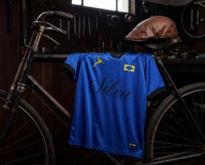 Terceiro Tempo - Milton Neves - Leônidas da Silva, o 'Diamante Negro', protagoniza nova coleção de camisas de futebol - Notícias - Terceiro Tempo