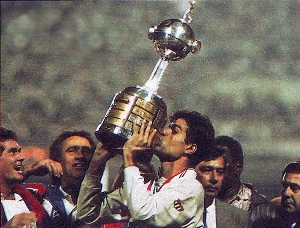 Terceiro Tempo - Milton Neves - Achados & Perdidos: Há 34 anos o São Paulo vencia sua primeira Libertadores da América - Notícias - Terceiro Tempo