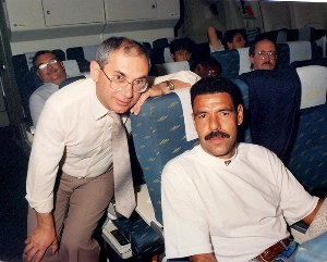Terceiro Tempo - Milton Neves - Uma foto, uma história! Kalef e Toninho Cerezo no avião, durante excursão do São Paulo na Espanha - Notícias - Terceiro Tempo