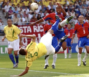 Terceiro Tempo - Milton Neves - Parabéns, Edmilson, 50 anos! Relembre o seu lindo gol na Copa de 2002 - Notícias - Terceiro Tempo