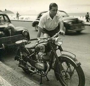 Terceiro Tempo - Milton Neves - No Dia do Motociclista no Brasil, veja o saudoso Heleno de Freitas com sua moto - Notícias - Terceiro Tempo