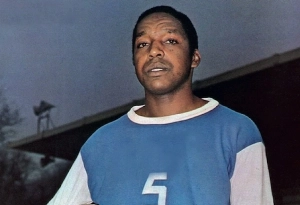 Terceiro Tempo - Milton Neves - PSG, 56 anos! Saiba quem foi o primeiro brasileiro a jogar pelo clube francês - Notícias - Terceiro Tempo