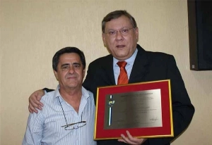 Terceiro Tempo - Milton Neves - Achados & Perdidos: O dia em que Milton Neves recebeu o Título de Cidadão Ituveravense, em 2009 - Notícias - Terceiro Tempo