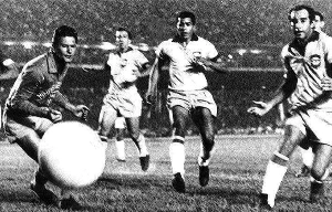 Terceiro Tempo - Milton Neves - Achados & Perdidos: Galo 2 x 1 Brasil; Nem Pelé evitou derrota canarinho para o time mineiro há 57 anos - Notícias - Terceiro Tempo