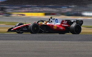 Terceiro Tempo - Milton Neves - F1: Hamilton mostra força para rivalizar com as Mercedes e liderar o único treino livre para o GP da Grã-Bretanha - Notícias - Terceiro Tempo